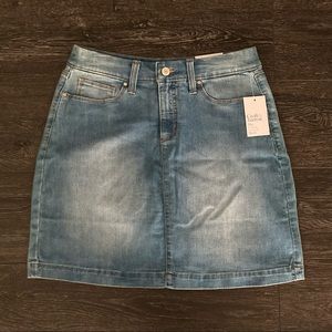 Croft & Barrow Mid Rise Jean Skort - Size 4